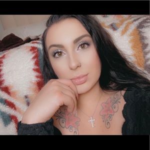 Meet your Posher, Caryssa